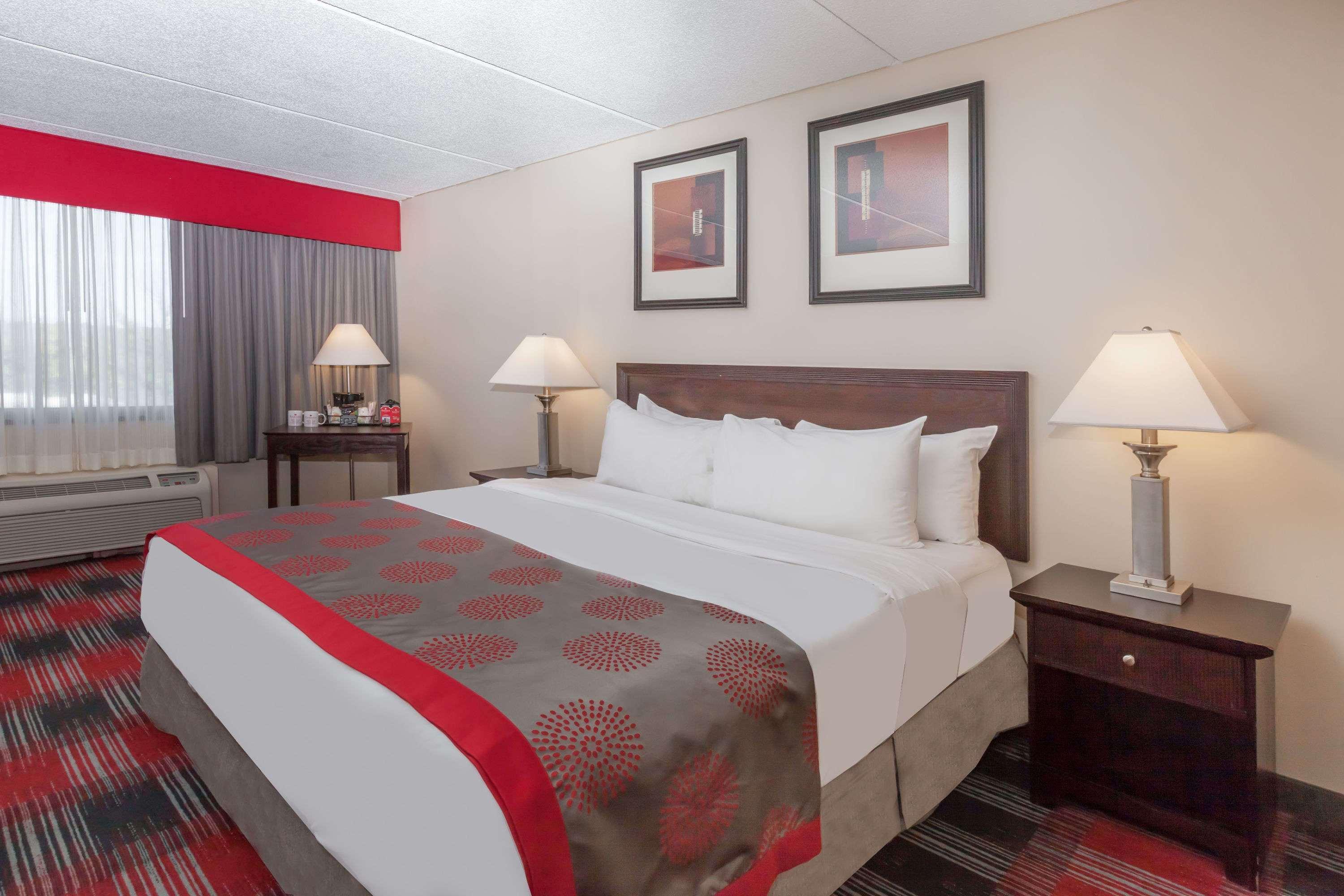 Ramada Plaza By Wyndham Albany Hotel Екстериор снимка